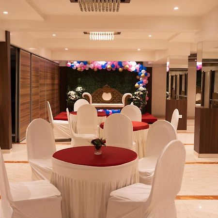 Gold Crest Business Hotel Нави Мумбаи Экстерьер фото