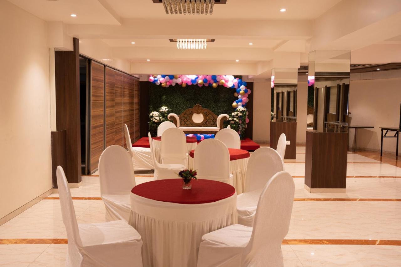 Gold Crest Business Hotel Нави Мумбаи Экстерьер фото