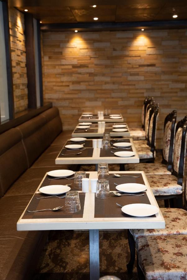 Gold Crest Business Hotel Нави Мумбаи Экстерьер фото