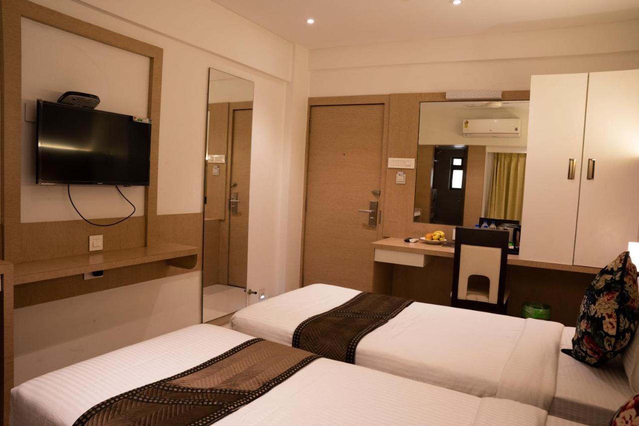 Gold Crest Business Hotel Нави Мумбаи Экстерьер фото