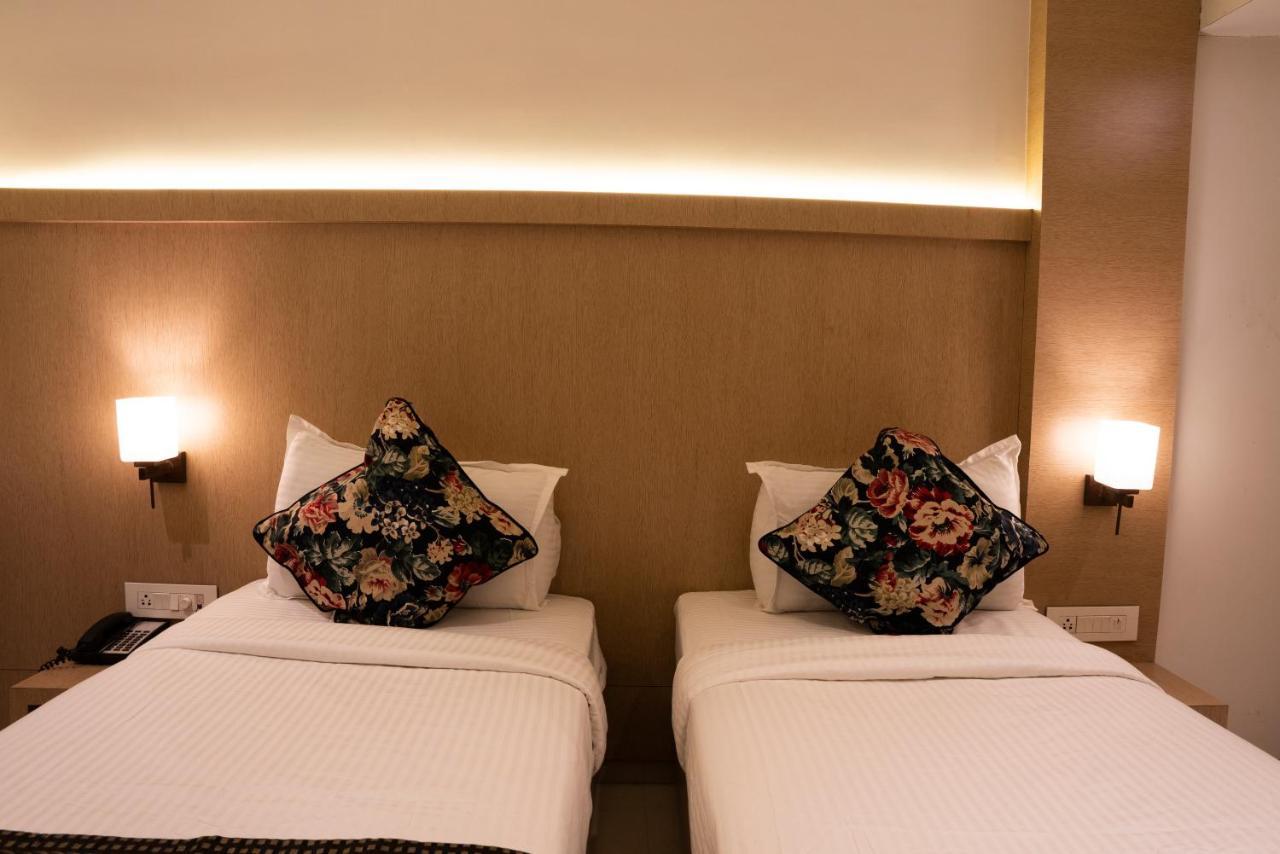 Gold Crest Business Hotel Нави Мумбаи Экстерьер фото