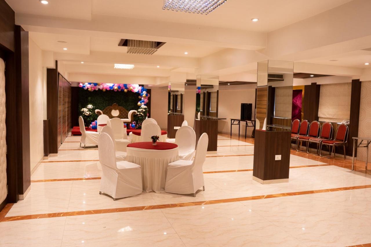 Gold Crest Business Hotel Нави Мумбаи Экстерьер фото