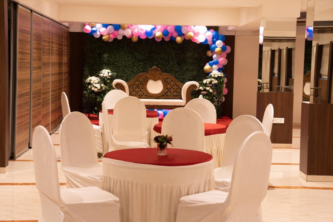 Gold Crest Business Hotel Нави Мумбаи Экстерьер фото