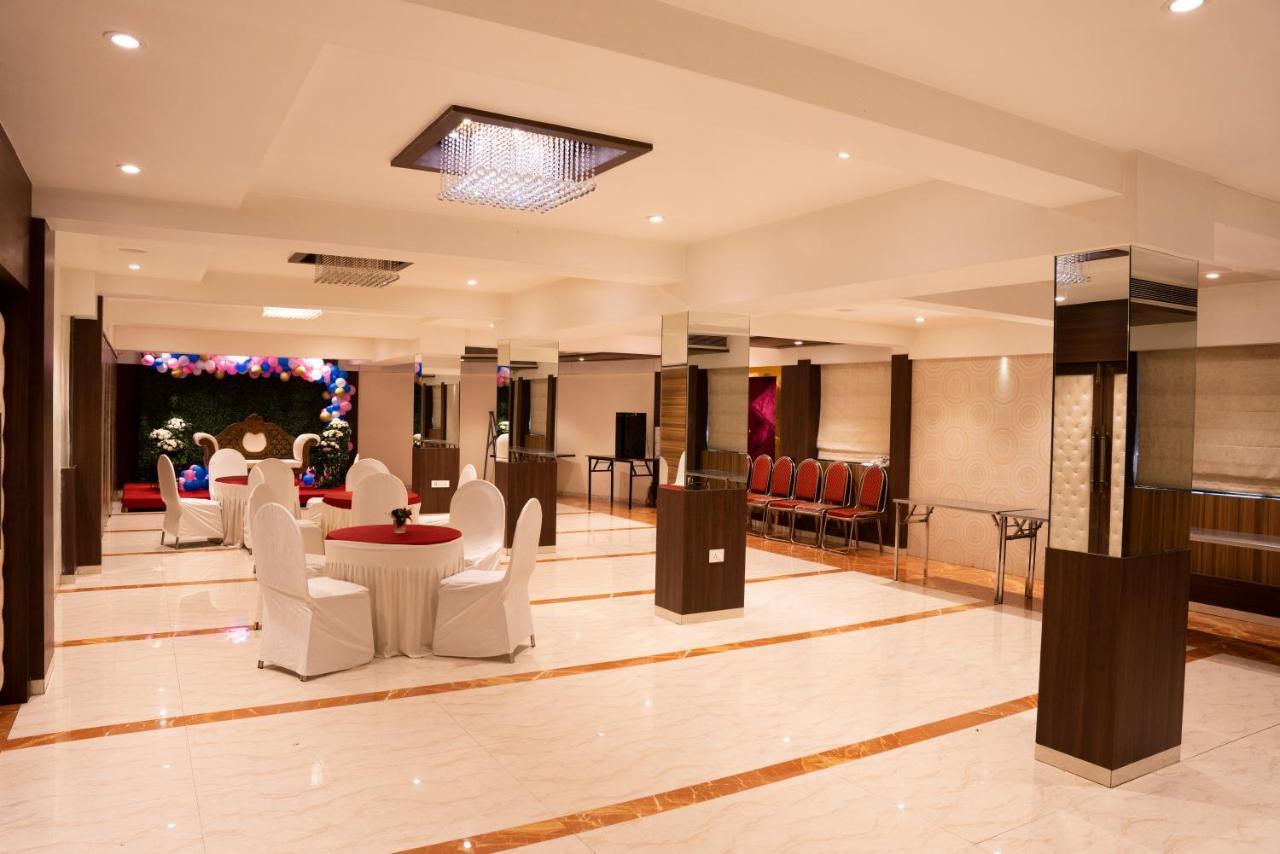 Gold Crest Business Hotel Нави Мумбаи Экстерьер фото