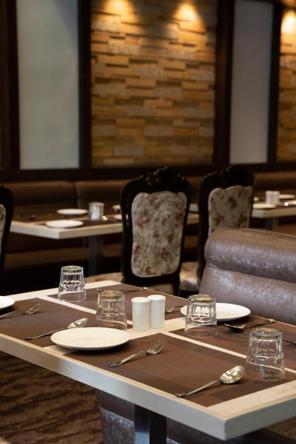 Gold Crest Business Hotel Нави Мумбаи Экстерьер фото