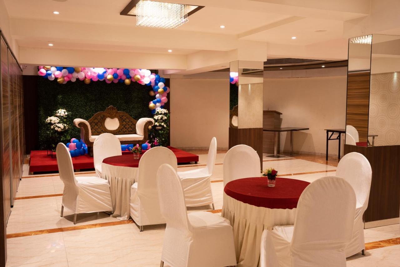 Gold Crest Business Hotel Нави Мумбаи Экстерьер фото